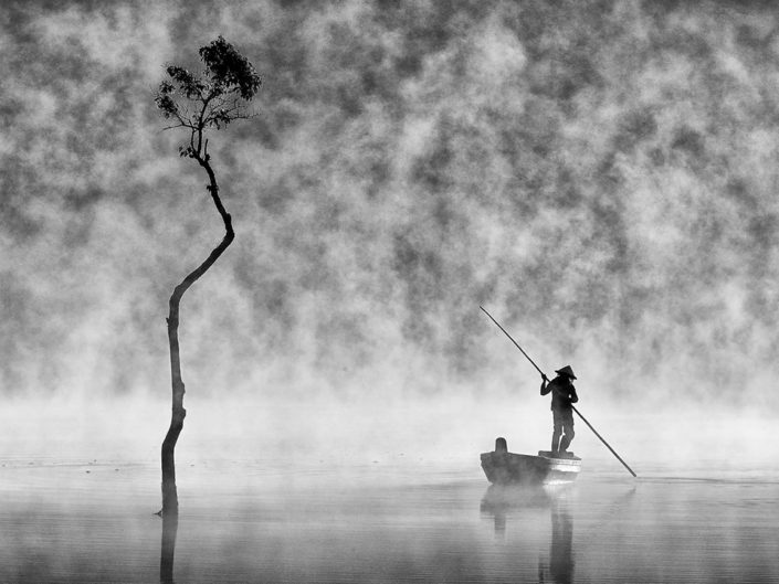 Hoang Long Ly "Floating on the Mist" (Vietnam) - Mención de Honor FIAP